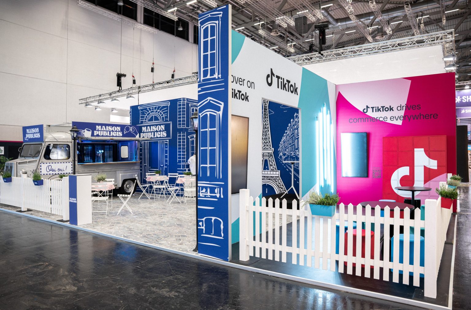 TikTok Messestand von twenty4hrs